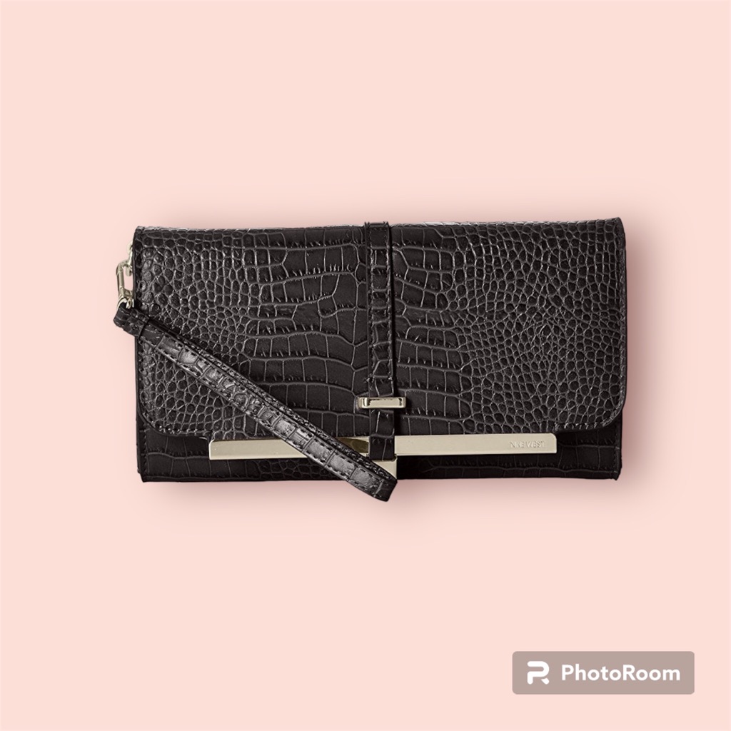 Nine West Table Treasure Deluxe Wallet With Crossbody Chain Strap.